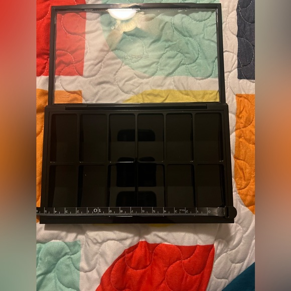 NIB MAC Pro Pallete Large - Picture 3 of 6